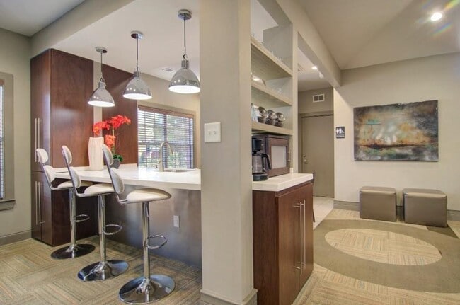 Building Photo - 1970 Peachford Rd