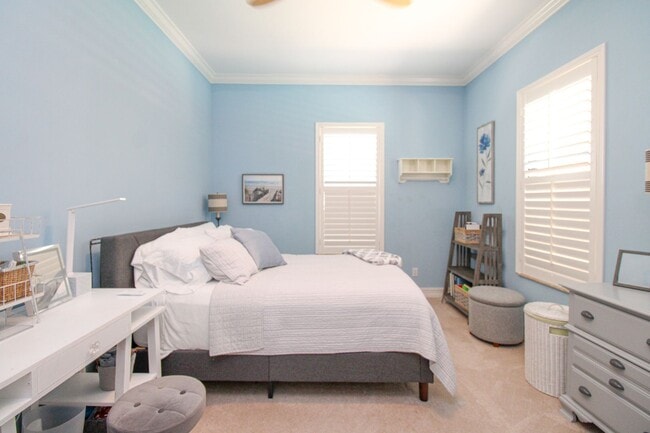 Building Photo - ** THE MOORINGS ** SINGLE FAMILY HOME 3 PL...