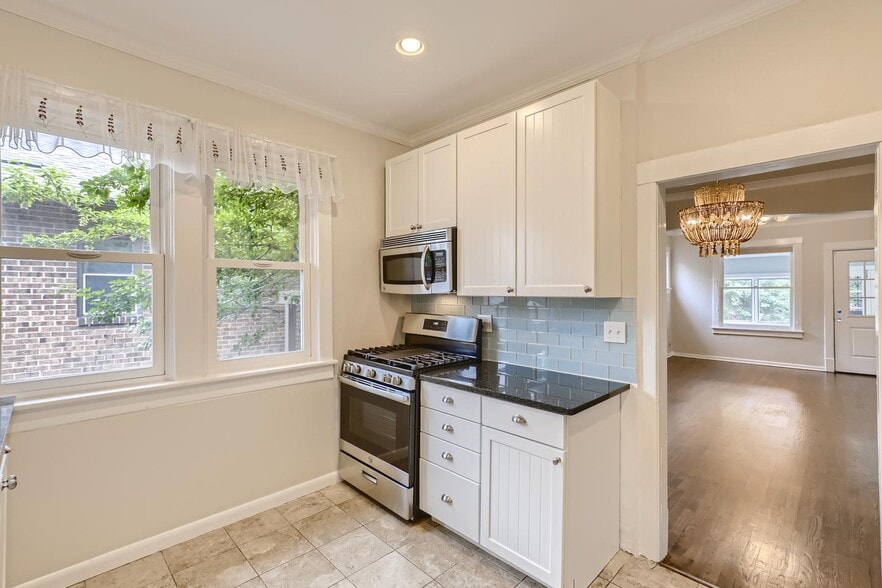 Building Photo - Sophisticated Highlands home walkable to popular eateries
