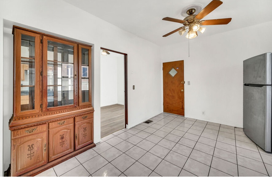 Building Photo - 2258 N Central Ave