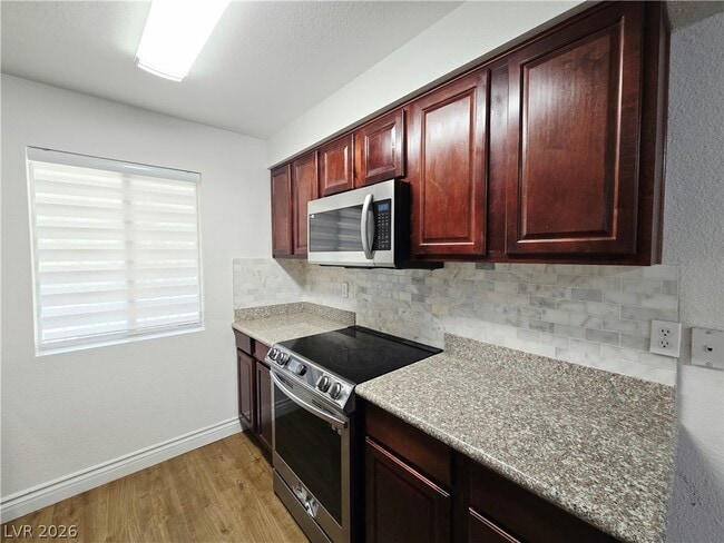 Building Photo - 5081 River Glen Dr