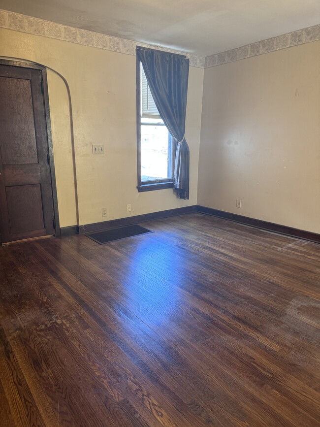 living room, hardwood floors - 371 Grove Ave