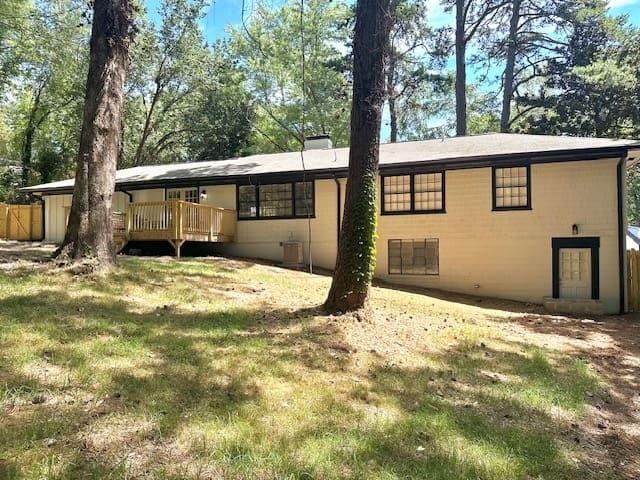 Building Photo - 425 Hilderbrand Dr