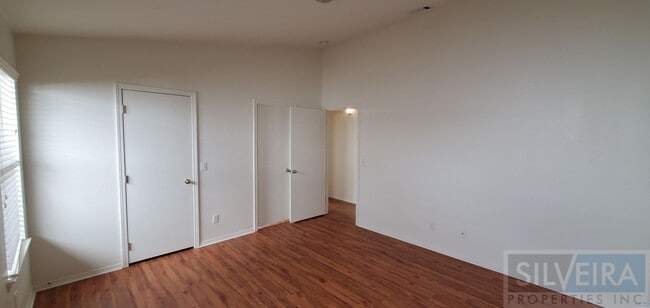 Building Photo - 2 Bedroom Santa Maria home available!