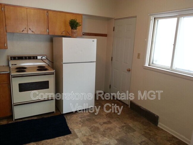 Building Photo - 309 College St SE