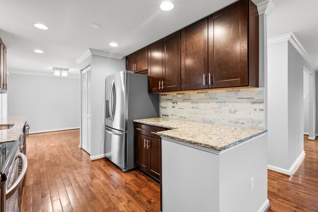 Building Photo - 4 Bedroom, 2.5 Bath Single Family Home in ...