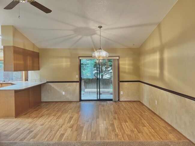 Building Photo - Charming Rambler 3-Bed/2-Bath Available Now!
