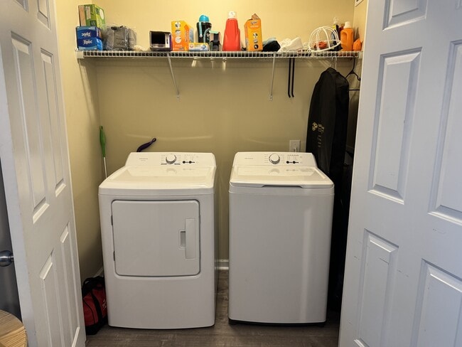 Building Photo - 5006 Banister Loop