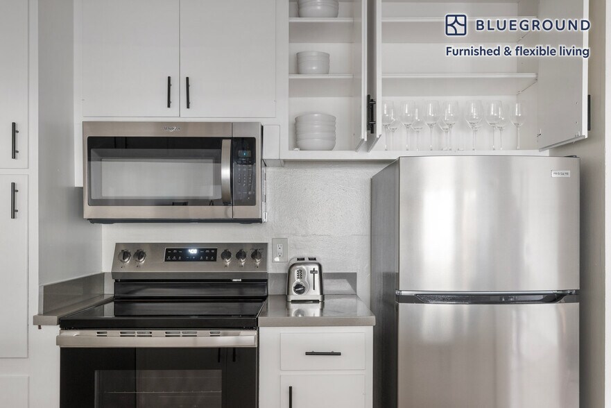 Building Photo - 141 Wellesley Cres