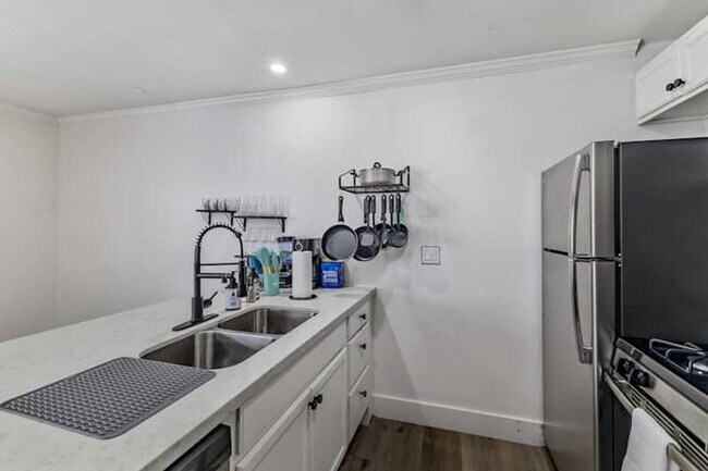 Building Photo - 2216 Hazard St