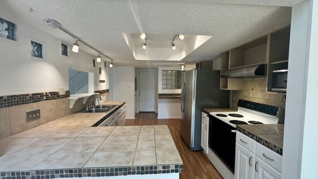 Building Photo - 8903 Trone Cir
