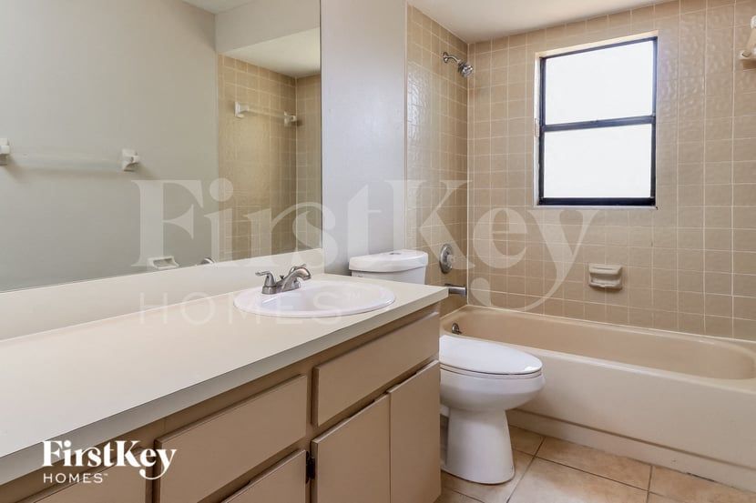 Building Photo - 1907 Landside Dr