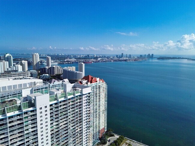 Building Photo - 1200 Brickell Bay Dr