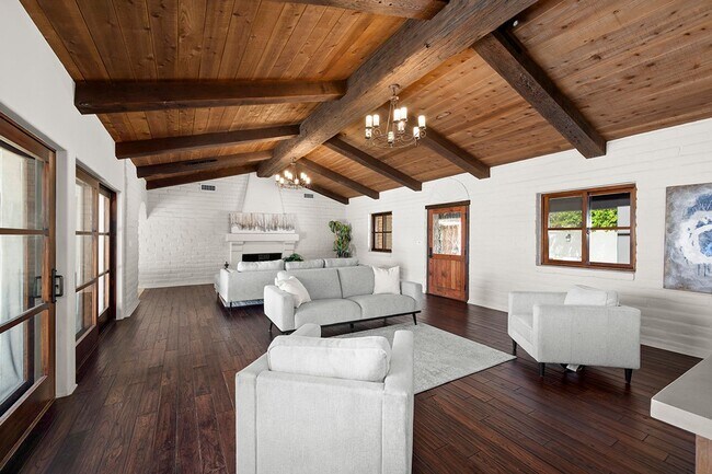 Building Photo - This Beautiful Hacienda Style Home combine...