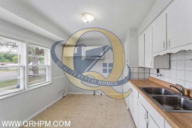 Building Photo - Don't miss your opportunity to make this home yours! Contact us today to schedule a showing.