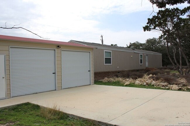 Building Photo - 846 Inglewood Dr