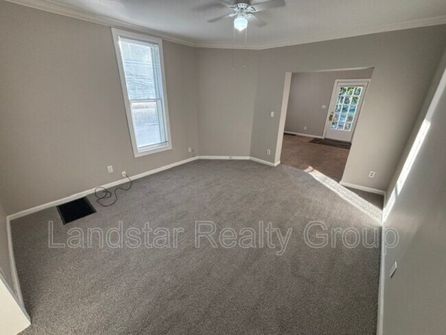 Building Photo - 2127 Grinstead Dr