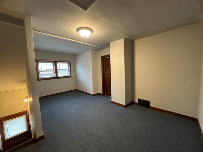 Building Photo - 101 S Buchanan St