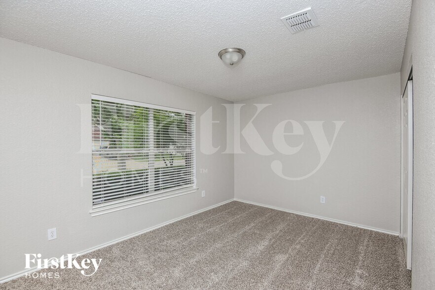 Building Photo - 10125 Chapel Hill Ct