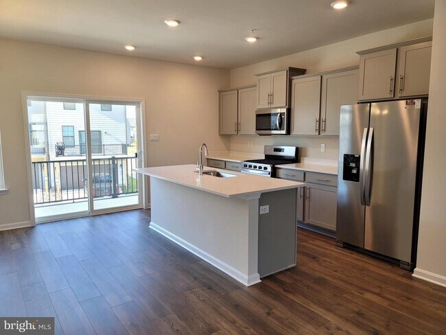 Building Photo - 762 Union St