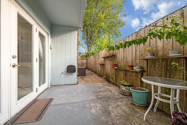 Building Photo - 505 Westcott St