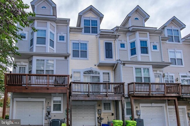 Building Photo - 5832 Cowling Ct