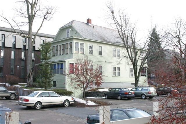 Building Photo - 334 College St