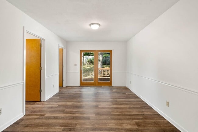 Building Photo - 2107 Garden Dr