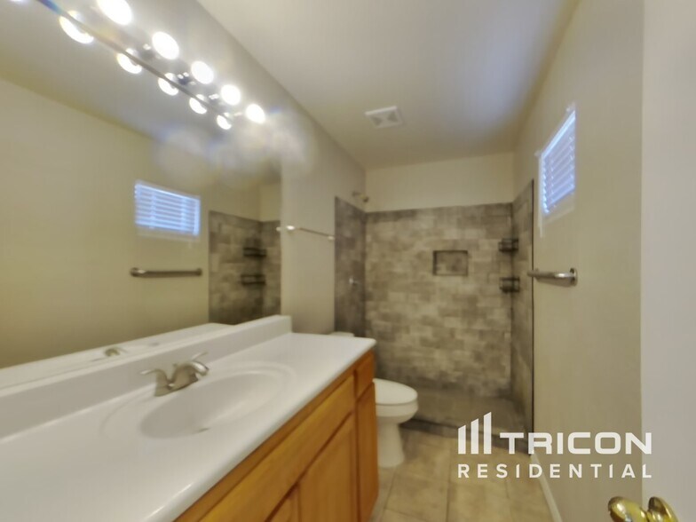 Building Photo - 30610 N Coral Bean Dr
