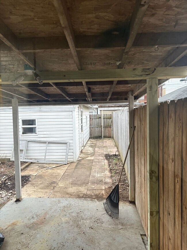 Building Photo - Fully Renovated Spacious 4 Bedroom 1.5 Bath House, Garage-York City SD