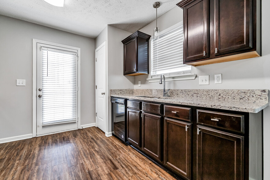 1318sf: Kitchen 2 - Cottages at Mount View