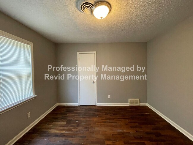 Building Photo - Charming Home for Rent in Memphis!!