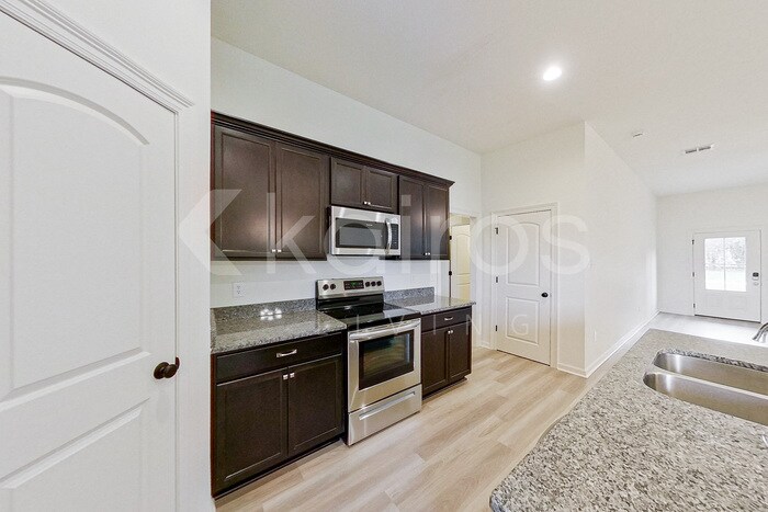 Building Photo - 101 Salvat Dr
