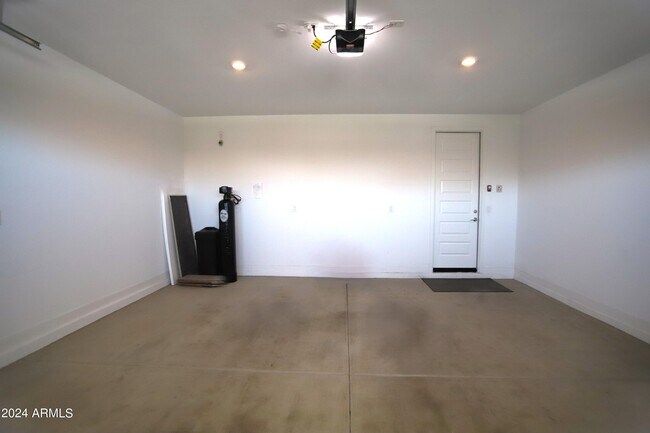 Building Photo - 1651 W Piedmont Rd