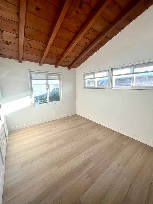 Building Photo - 106 E Avenida Ramona