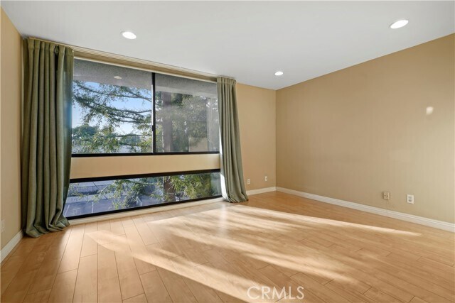 Building Photo - 500 E Del Mar Blvd