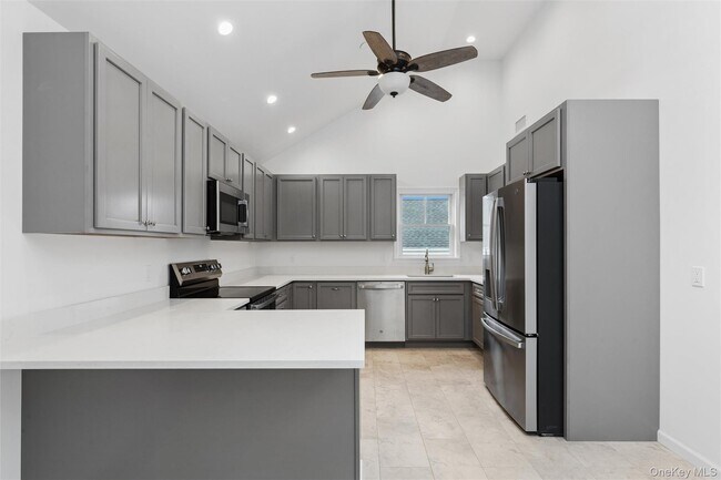 Building Photo - 413 1st St