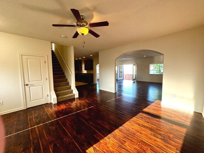 Building Photo - Spacious 3-4 Bedroom Home with Low Mainten...