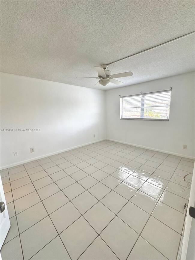 Building Photo - 2495 SW 82nd Ave