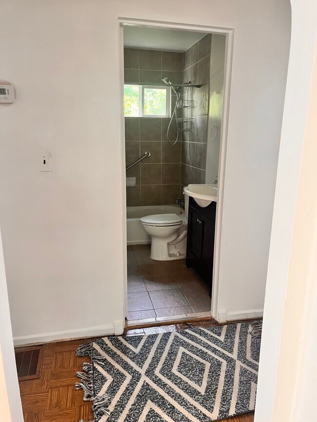 Building Photo - 610 Marquette Dr