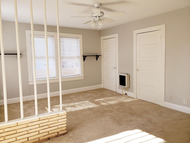 Building Photo - 402 N Augusta St