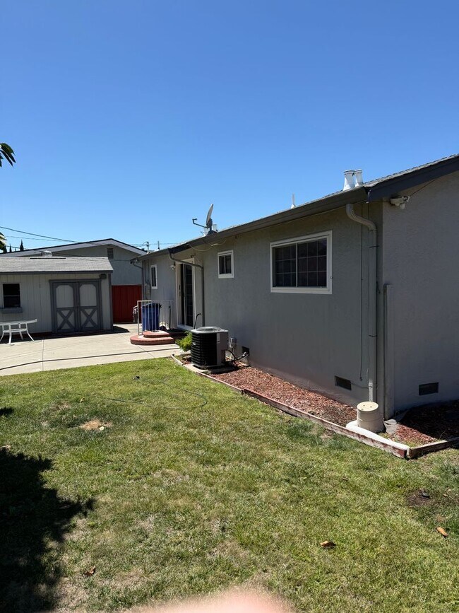 Building Photo - 3,750 / Remodeled 3BR/2BA Single-Story Home in Fremont!