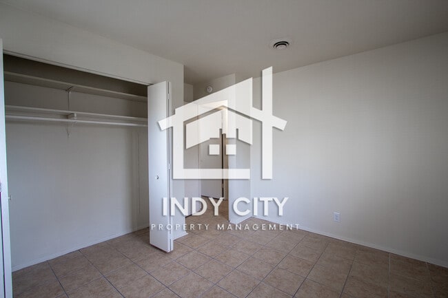 Building Photo - 3049 Roseway Dr