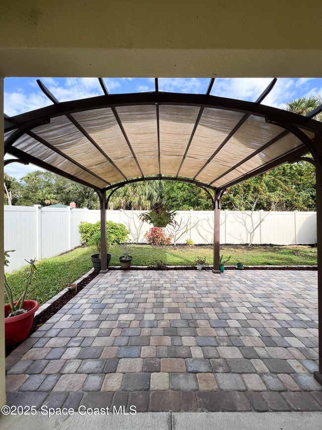 Building Photo - 590 Sorrento Dr