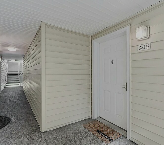 Building Photo - 720 NW 185th Ave