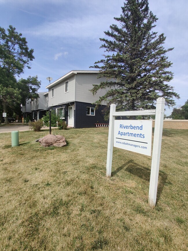 Building Photo - 1230 2nd Dr NE