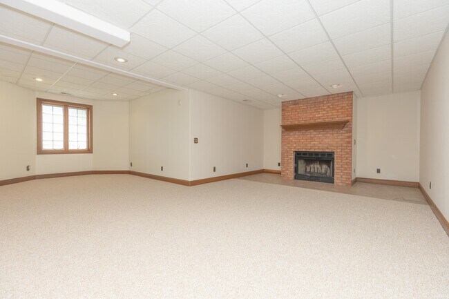 Building Photo - 2155 Durlin Rd