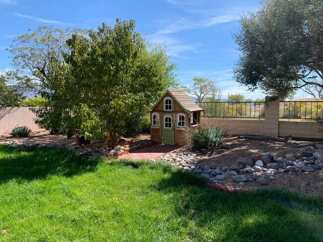 Building Photo - Magnificent 4 Bedroom, 2.5 Bath in Rio Rancho!