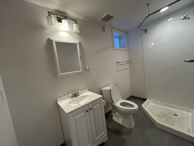 Building Photo - 4408 SE 36th Pl