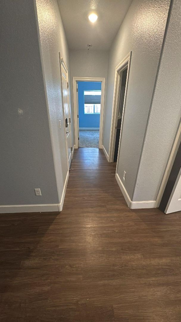 Building Photo - 4 Bedroom/2 Bath Home awaits you nestled in Fernley